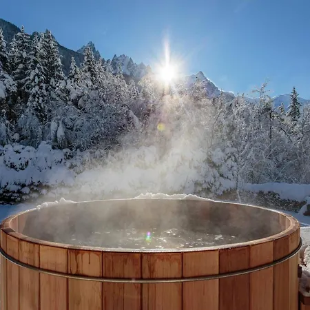 Le Tricouni בקתה *